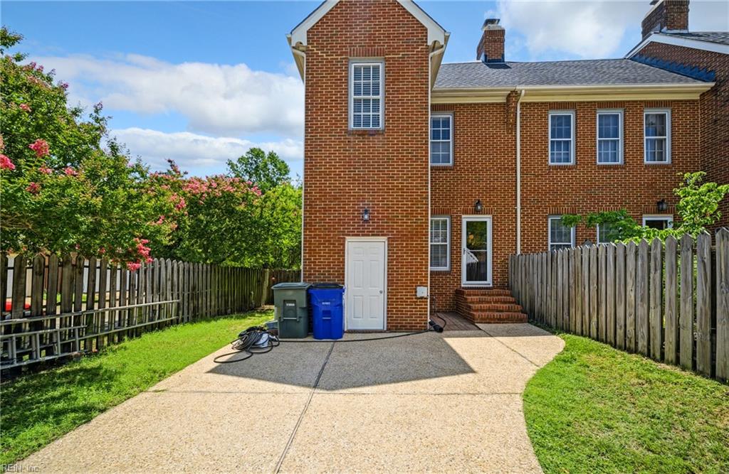 819 Botetourt Gdns Property Photo 20