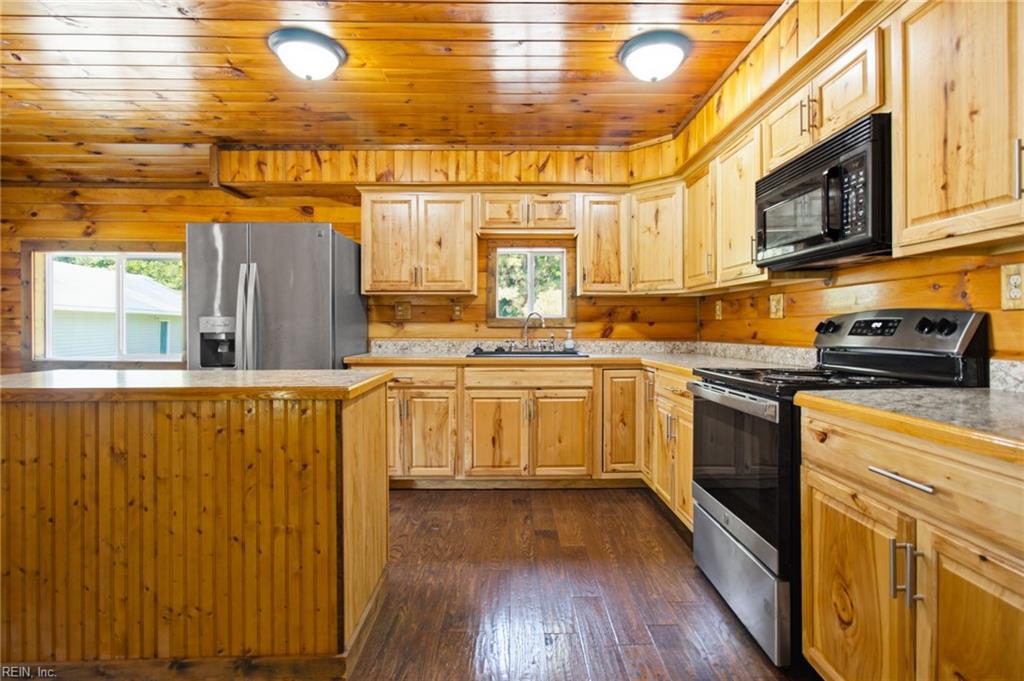 8368 Whispering Pines Trl Property Photo 10
