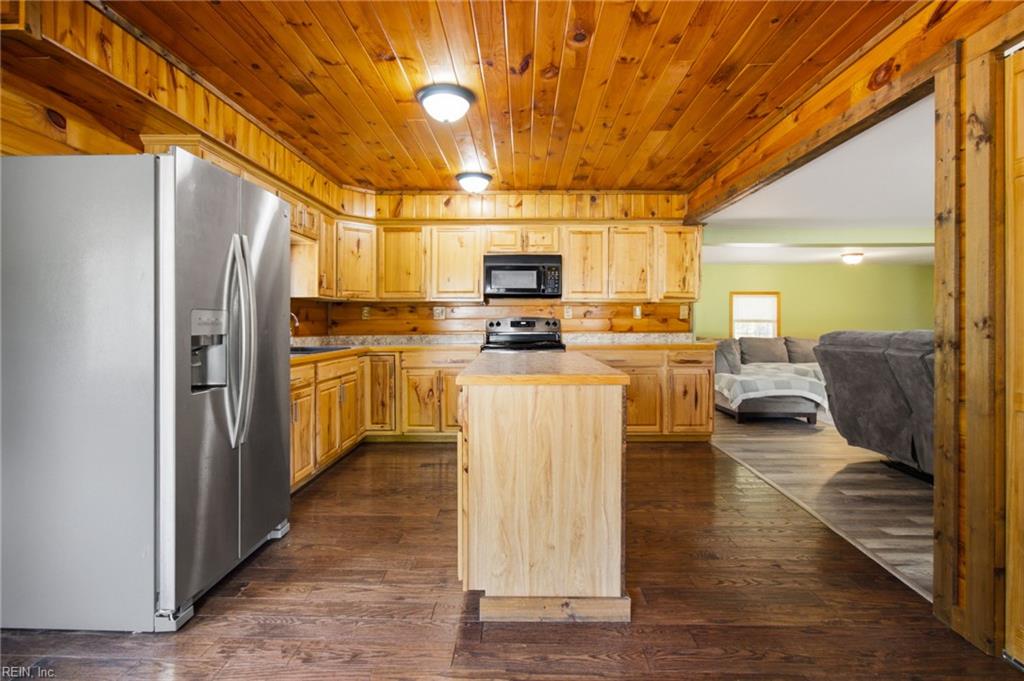 8368 Whispering Pines Trl Property Photo 13