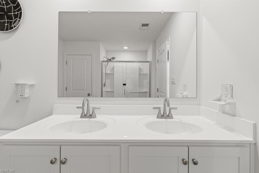 520 Bridgeway Ct Property Photo 19