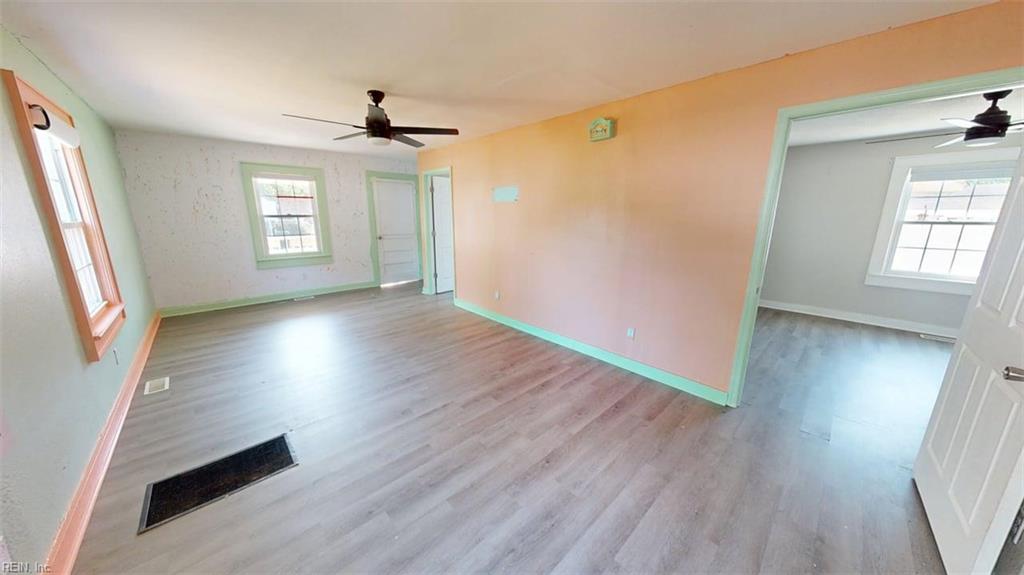 307 Elizabeth St Property Photo 5