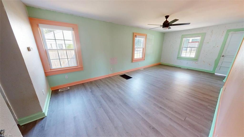 307 Elizabeth St Property Photo 6