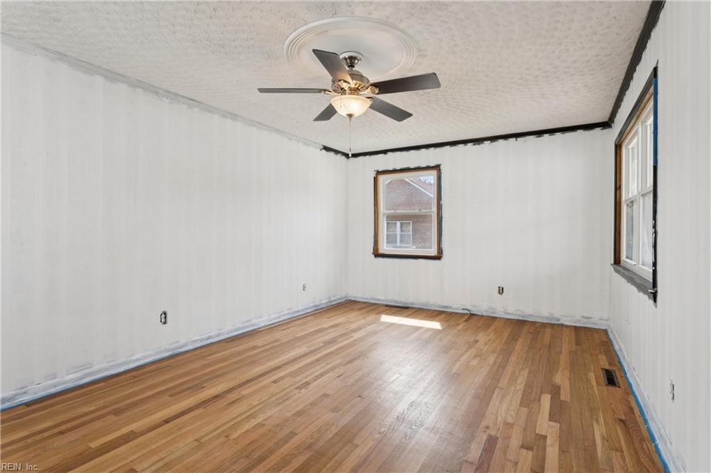 1006 Easterly Ave Property Photo 6