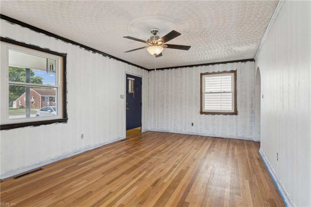 1006 Easterly Ave Property Photo 7