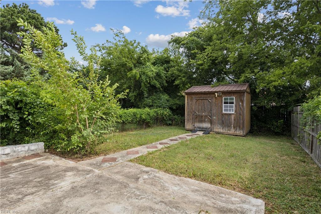 1006 Easterly Ave Property Photo 22