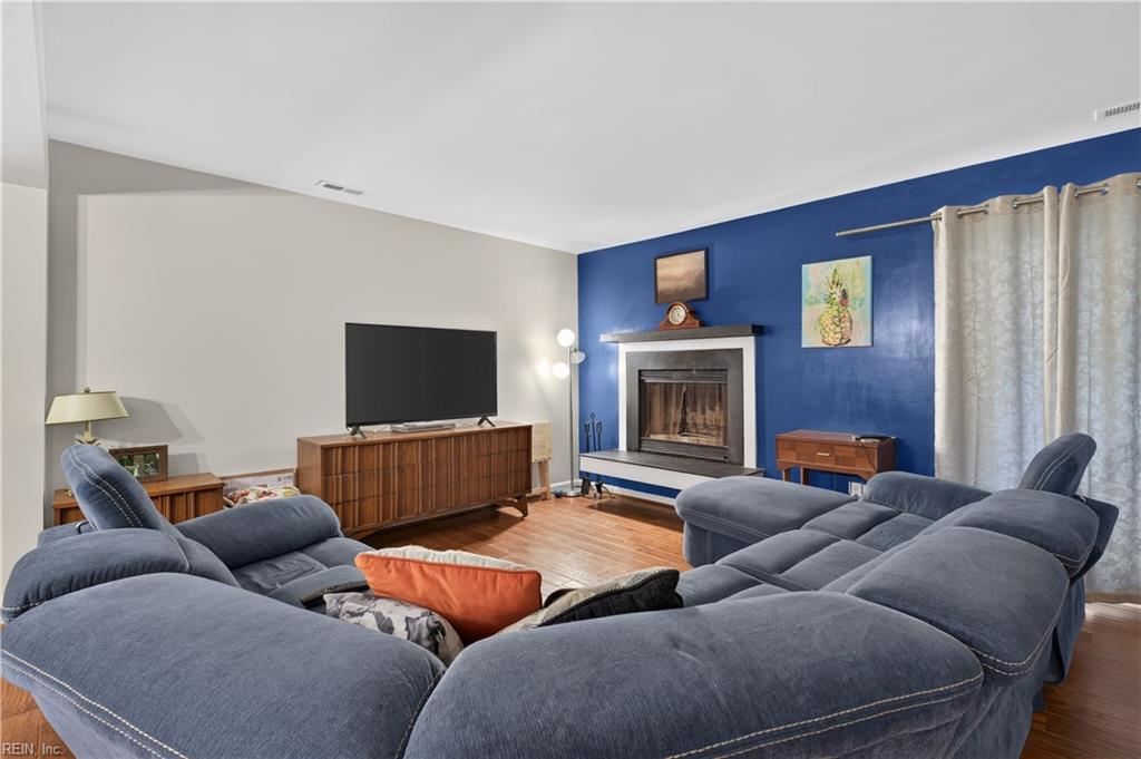 2129 Pier Point Pl Property Photo 3
