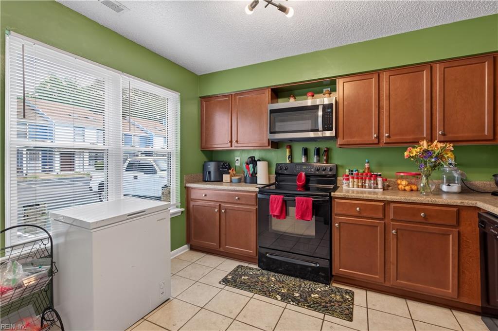 2129 Pier Point Pl Property Photo 6