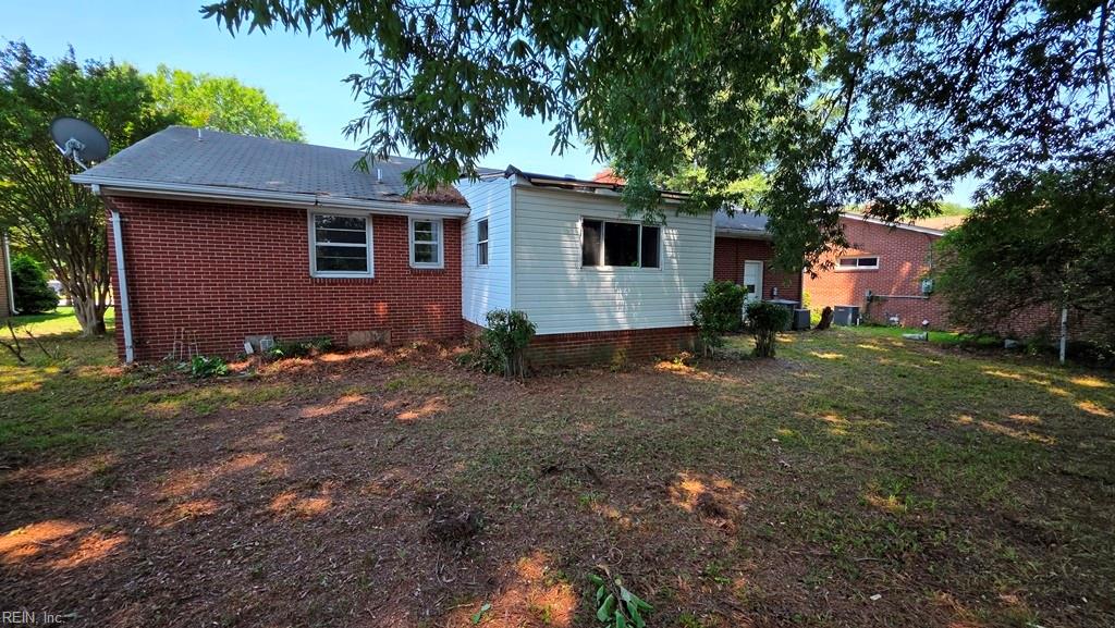 504 Winona Dr N Property Photo 3