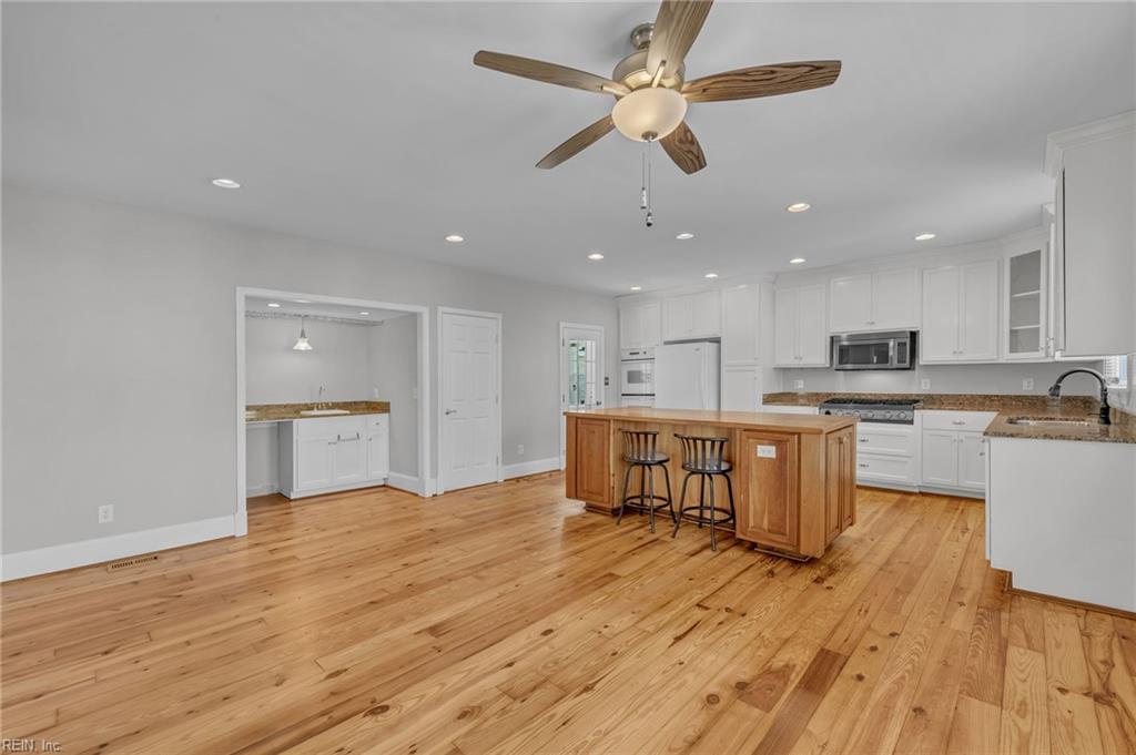 329 Center St Property Photo 15