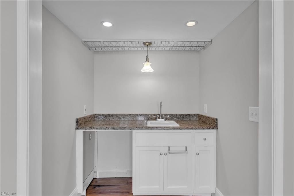 329 Center St Property Photo 18