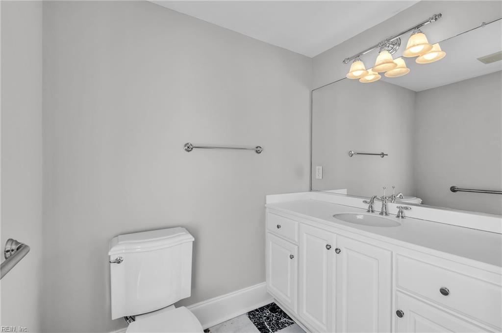 329 Center St Property Photo 32