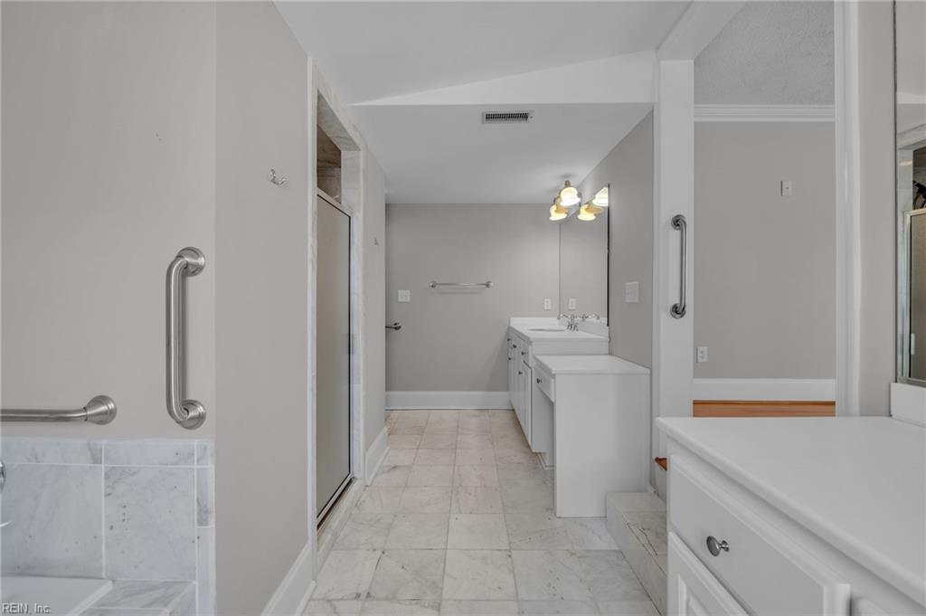329 Center St Property Photo 47