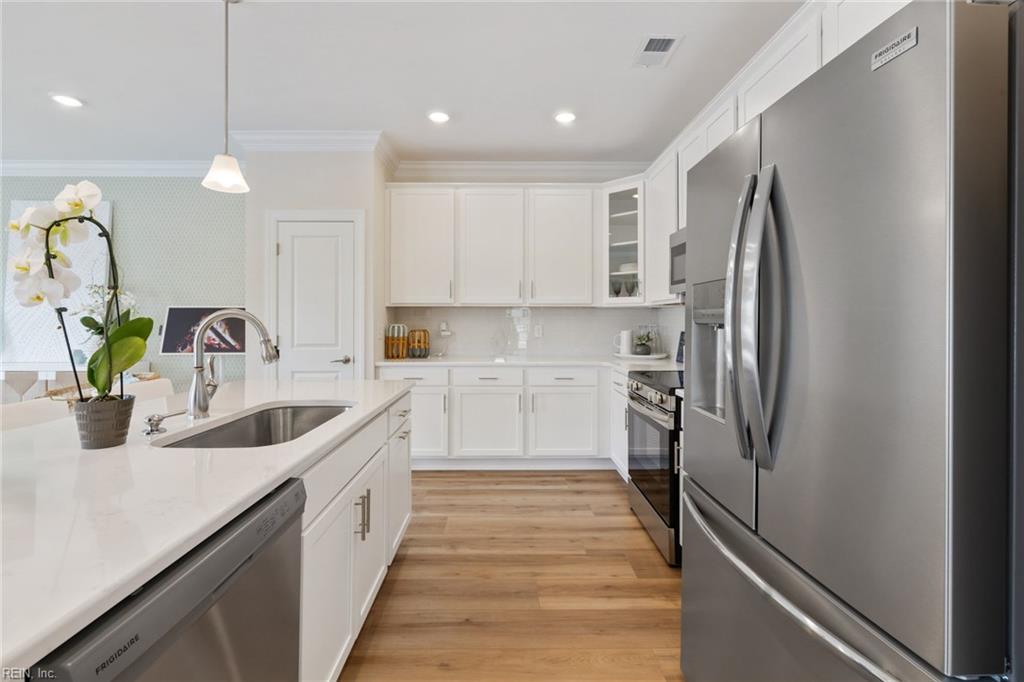 4900 Apricot Way Property Photo 11