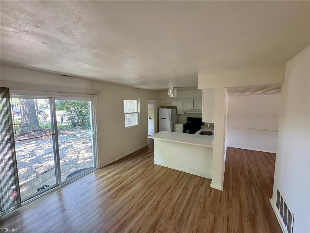 811 Cathedral Dr Property Photo 5