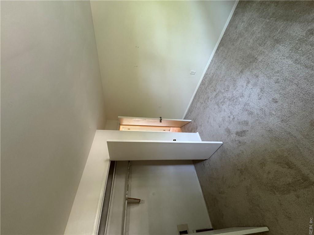 811 Cathedral Dr Property Photo 13