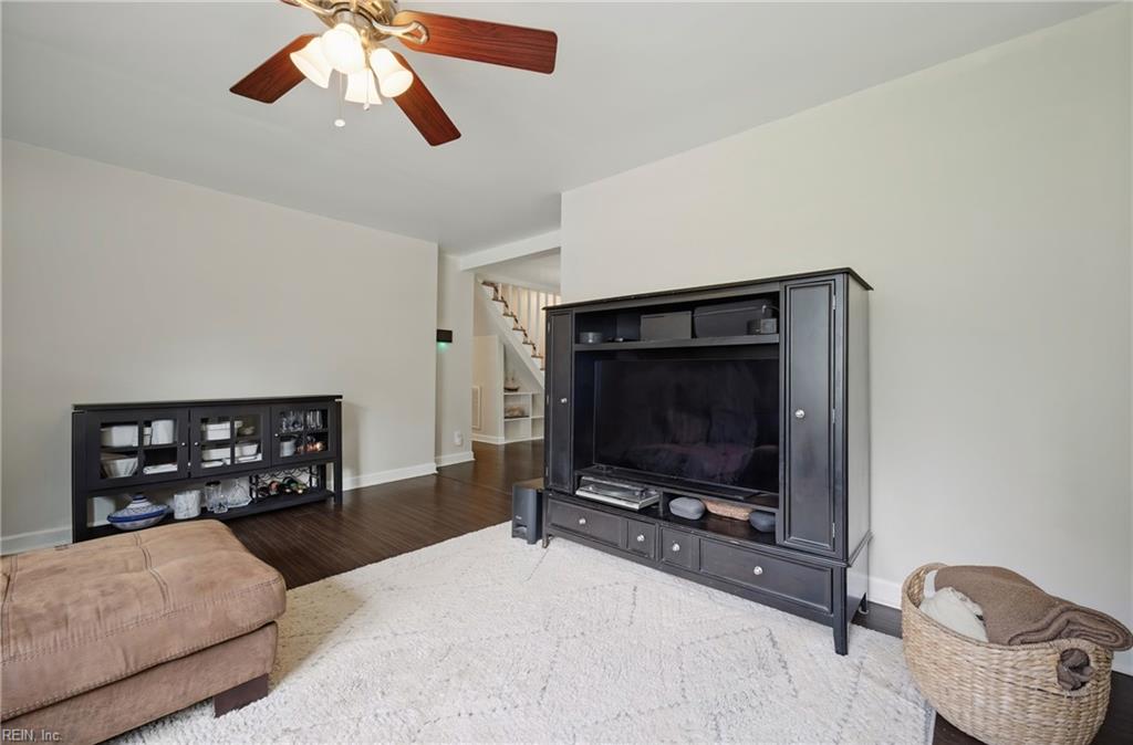 1140 Noble St Property Photo 6