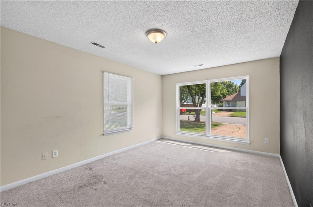 916 Woodcreek Dr Property Photo 19