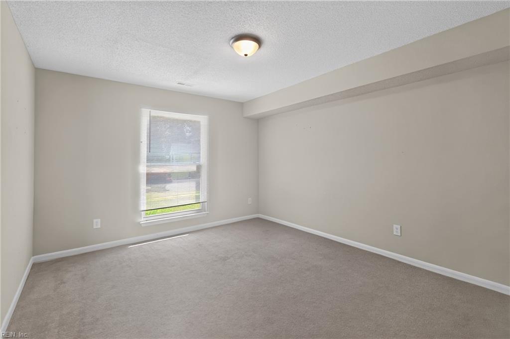 916 Woodcreek Dr Property Photo 22