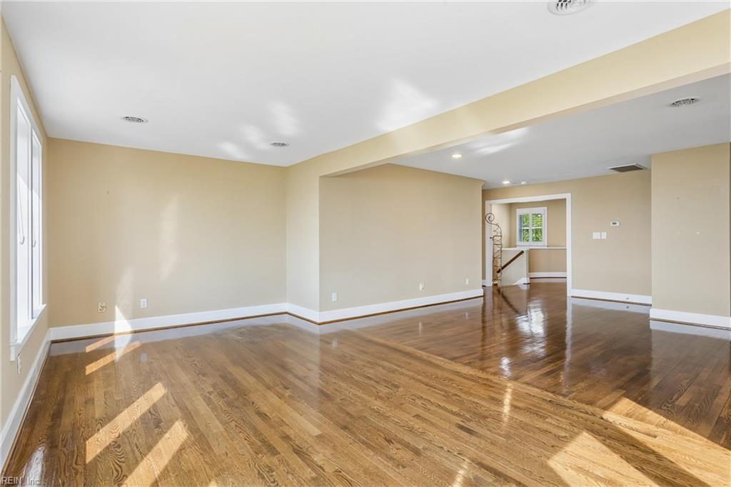 2402 Chesapeake Ave Property Photo 32