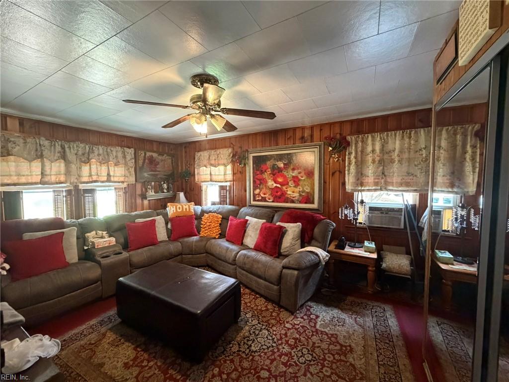 2660 Azalea Garden Rd Property Photo 7