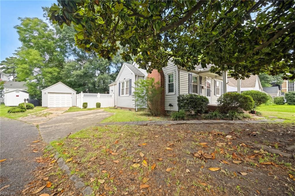 1328 Melrose Pw Property Photo 2