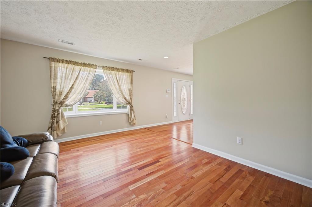 203 Skipper Ct Property Photo 5