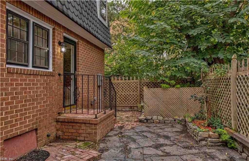 433 Glasgow St Property Photo 24