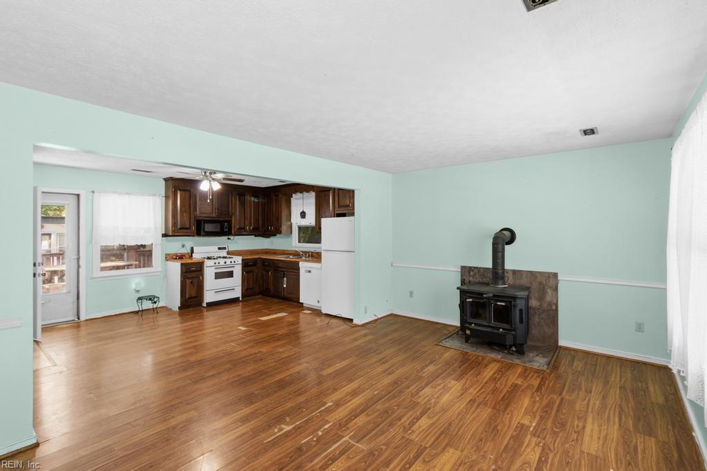 6353 Bolling Brook Ln Property Photo 5