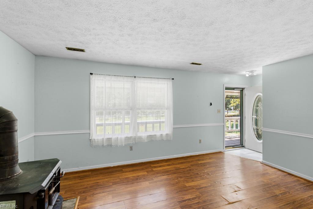 6353 Bolling Brook Ln Property Photo 6
