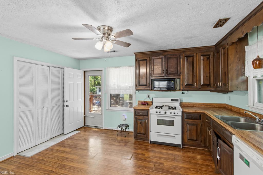 6353 Bolling Brook Ln Property Photo 7
