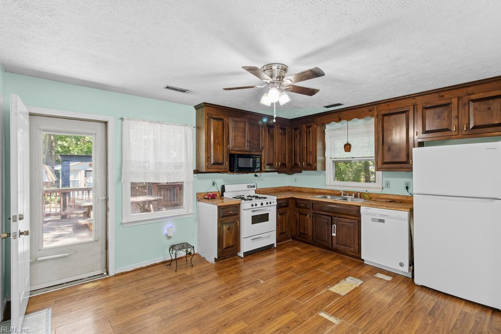 6353 Bolling Brook Ln Property Photo 8