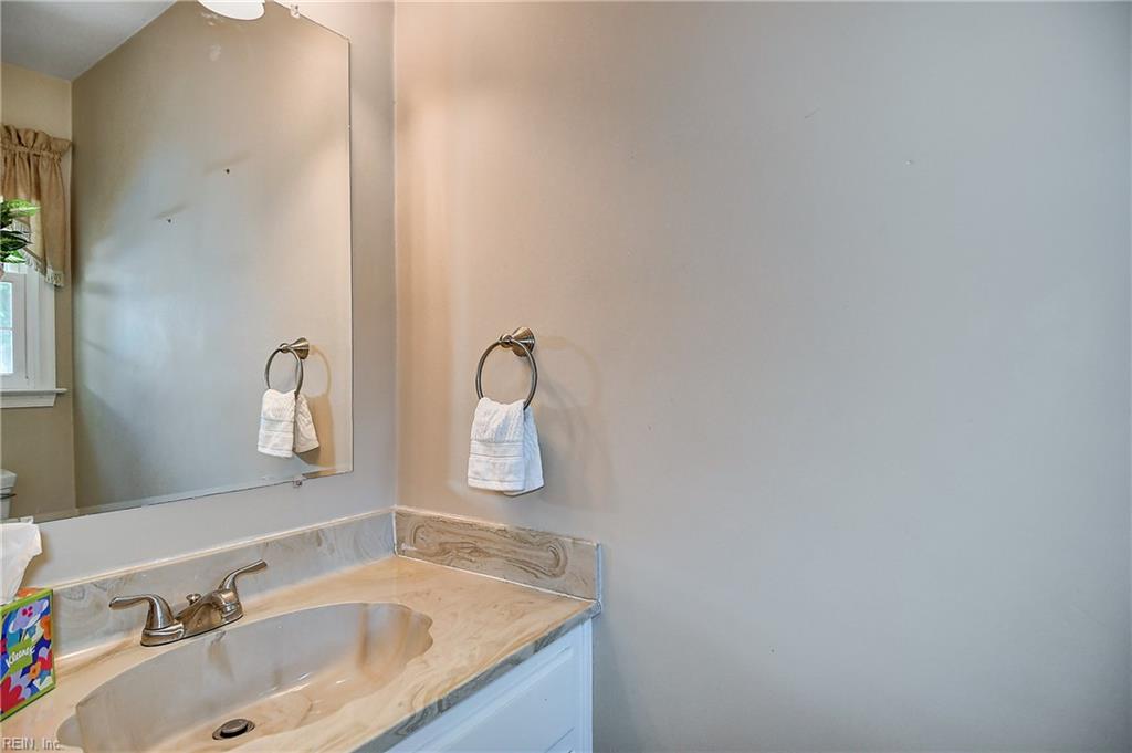 925 Oxford Dr Property Photo 23