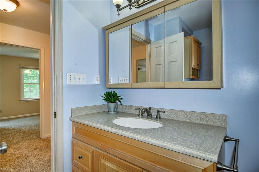 925 Oxford Dr Property Photo 35