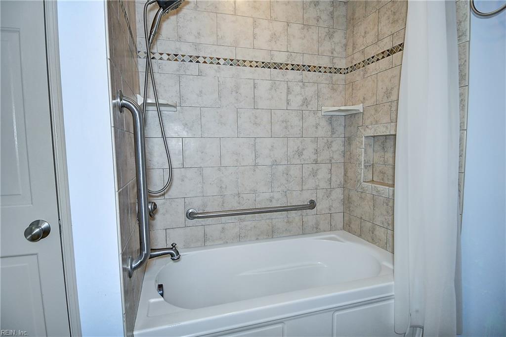 925 Oxford Dr Property Photo 37