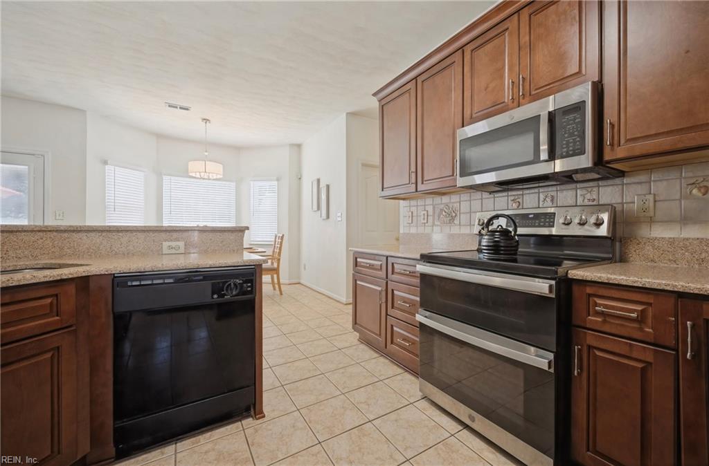 831 Holbrook Dr Property Photo 16
