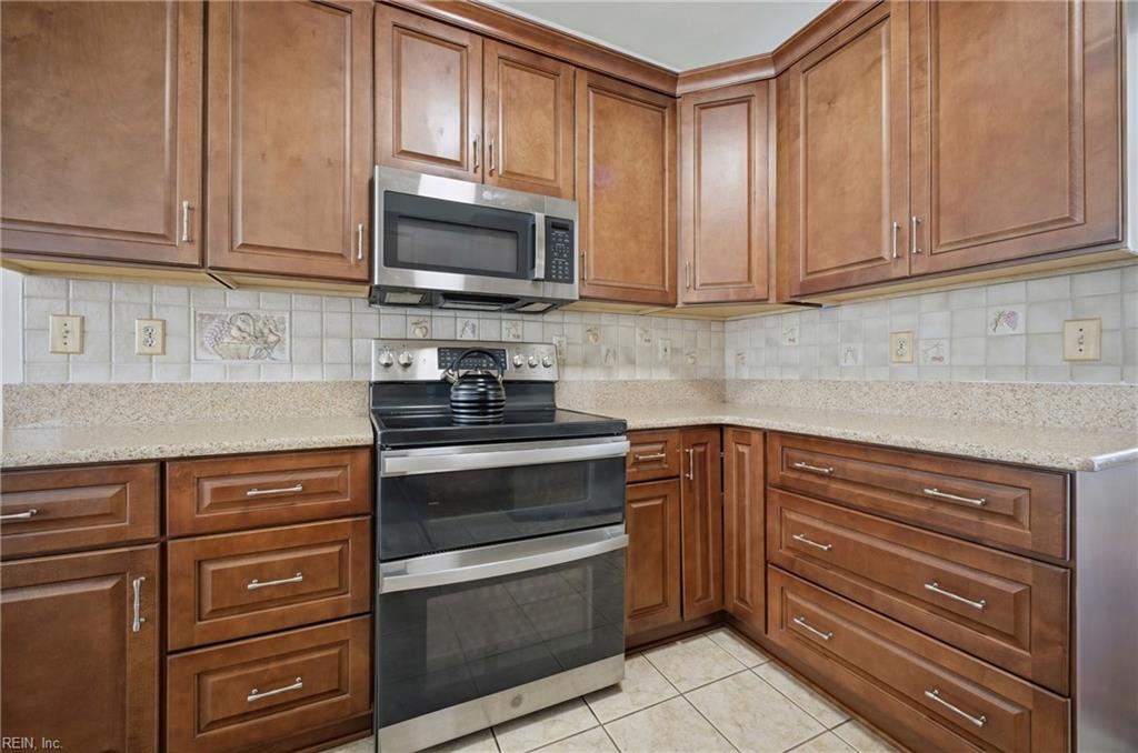 831 Holbrook Dr Property Photo 17