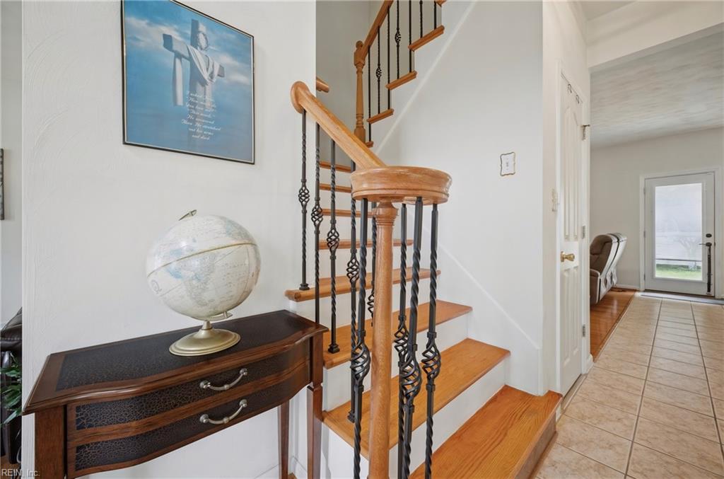 831 Holbrook Dr Property Photo 22