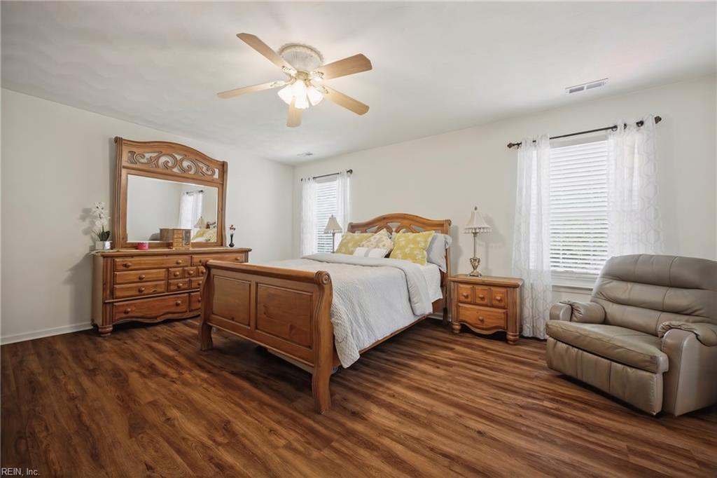 831 Holbrook Dr Property Photo 32
