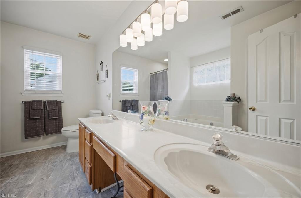831 Holbrook Dr Property Photo 34