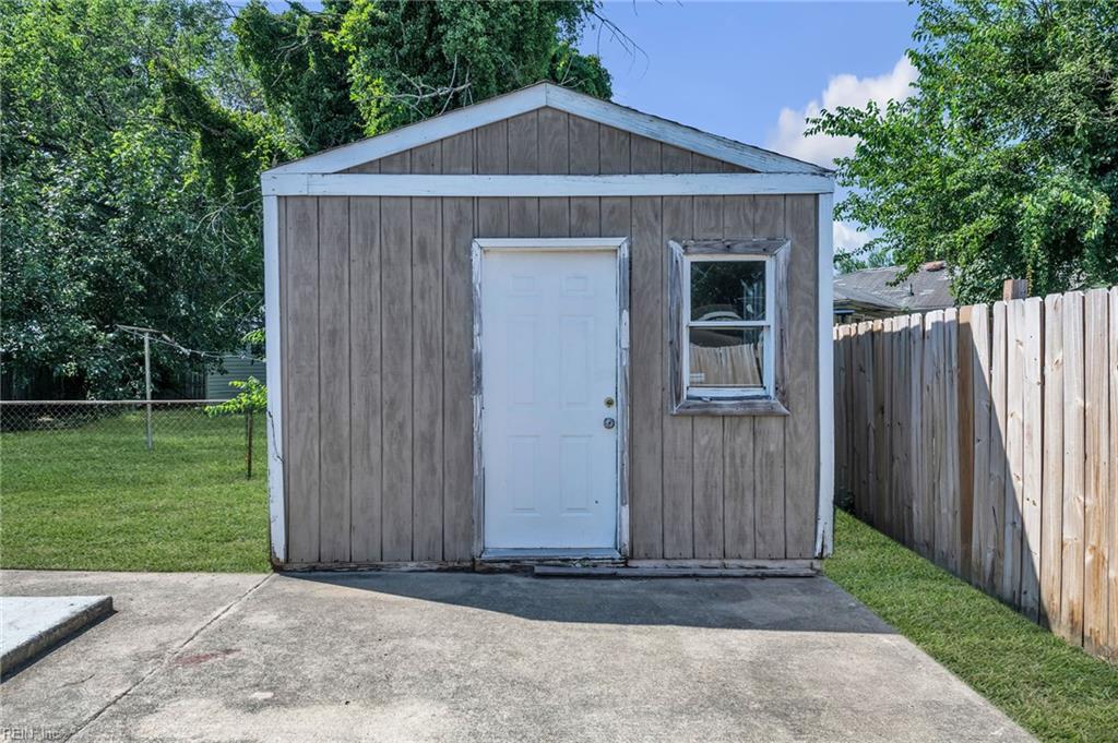2724 Ash St Property Photo 9