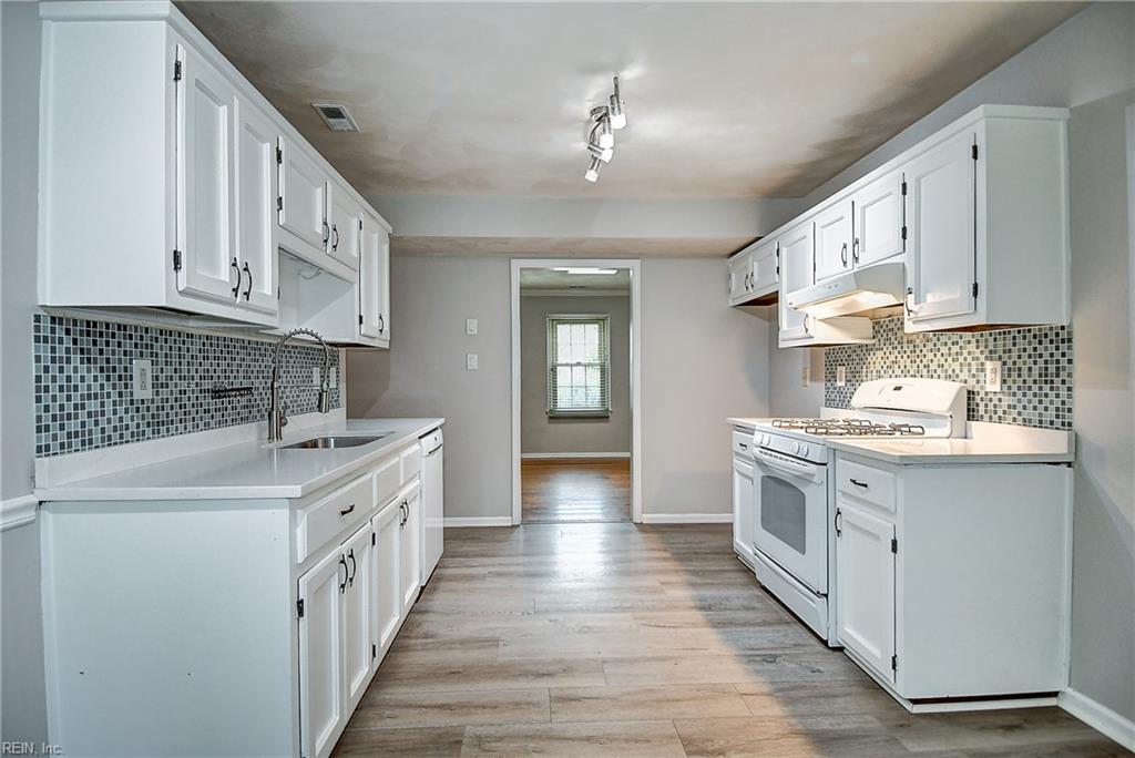 1820 Castleton Ct Property Photo 17