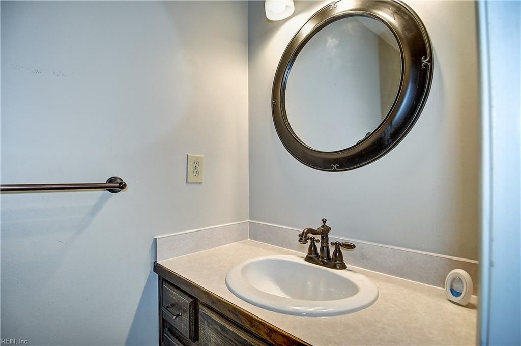1820 Castleton Ct Property Photo 24