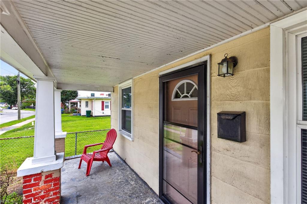 1220 32nd St Property Photo 5
