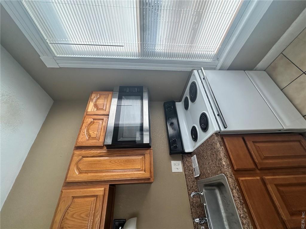 710 Dinwiddie St Property Photo 3