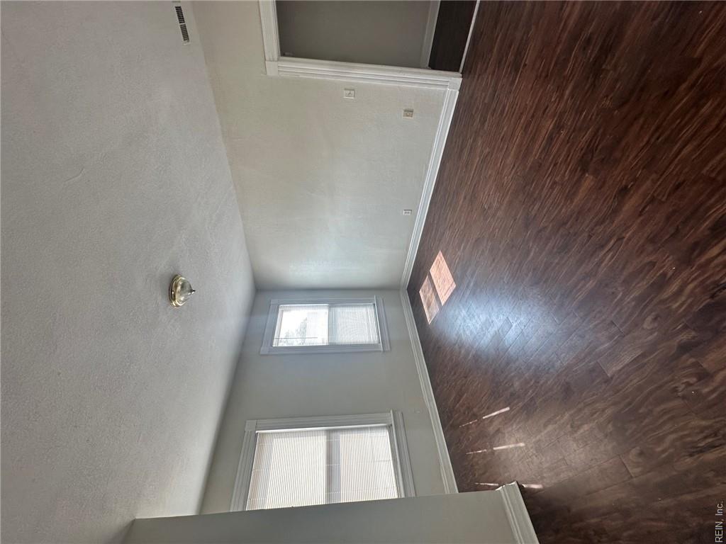 710 Dinwiddie St Property Photo 9