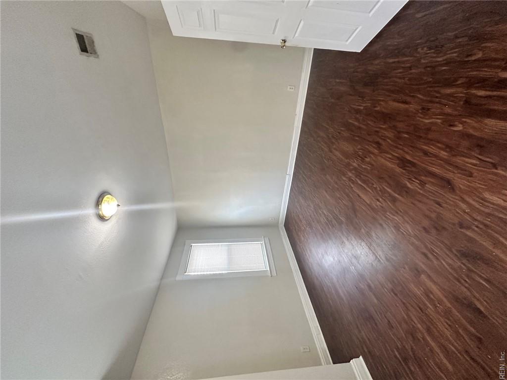 710 Dinwiddie St Property Photo 14