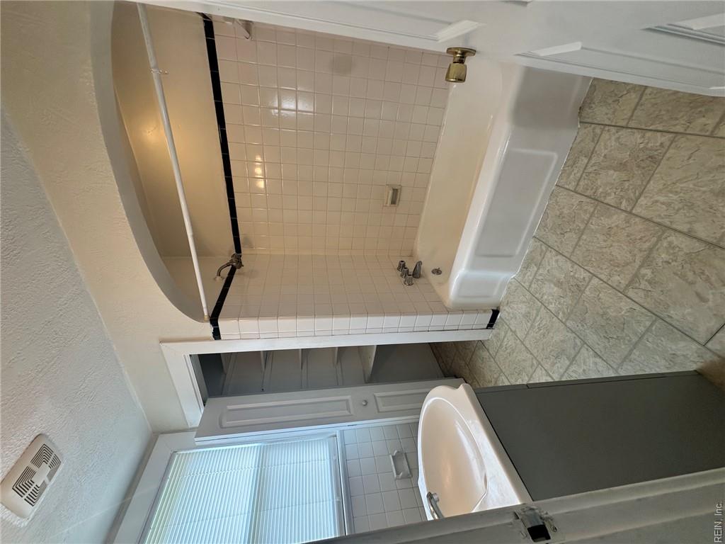 710 Dinwiddie St Property Photo 16