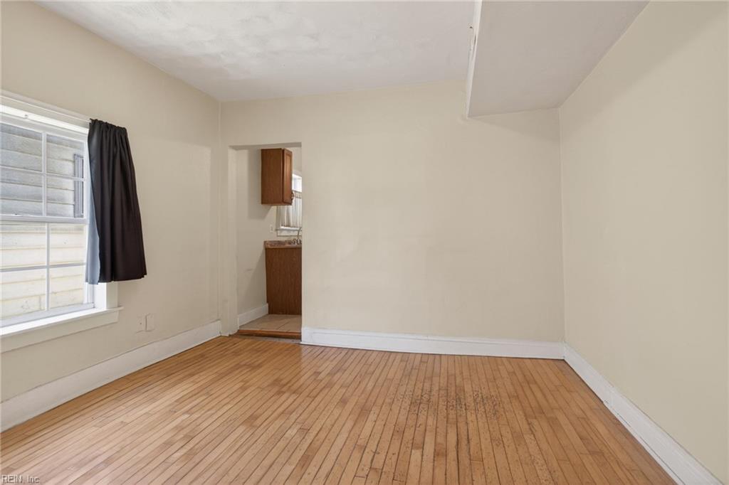 1110 35th St Property Photo 8