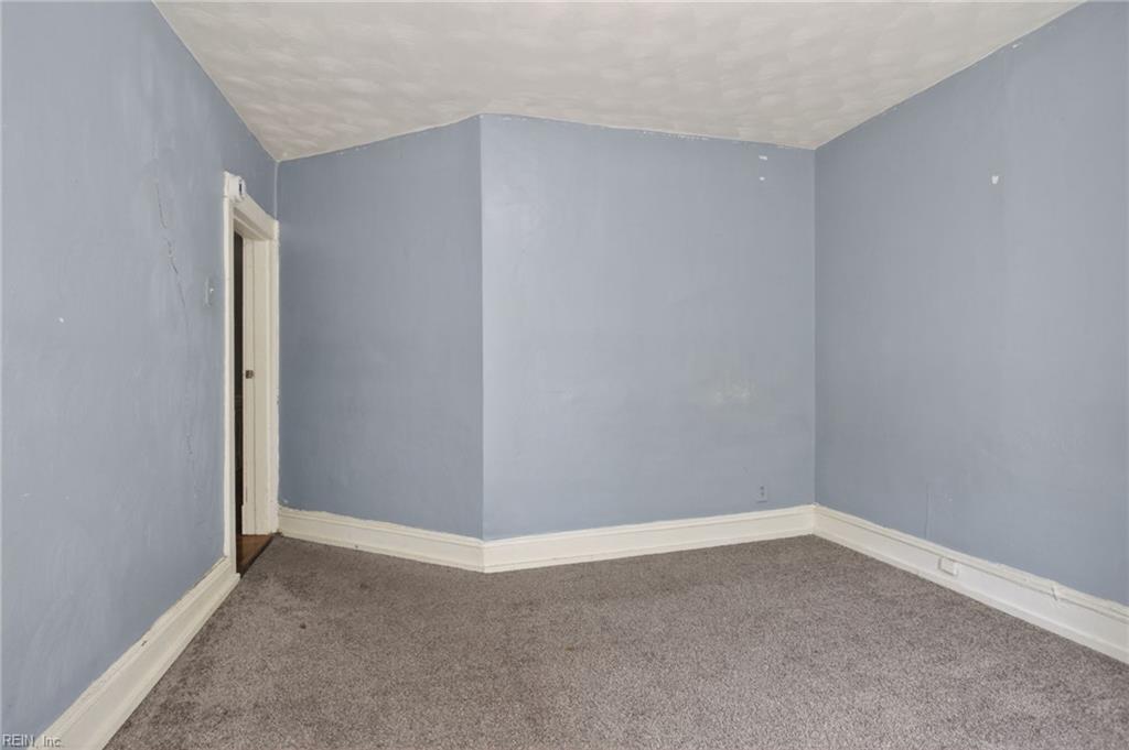 1110 35th St Property Photo 13