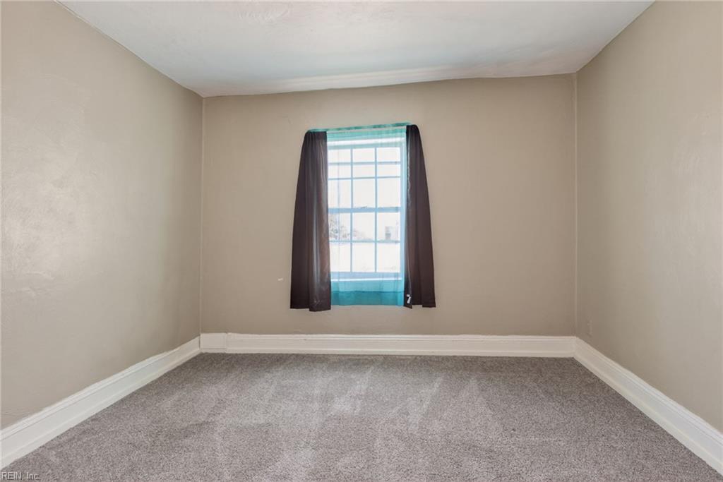 1110 35th St Property Photo 15